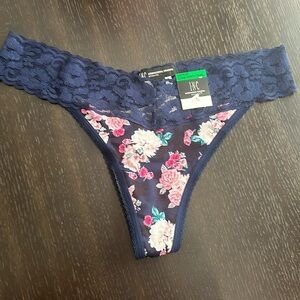 NWT INC LADIES THONG PANTIES